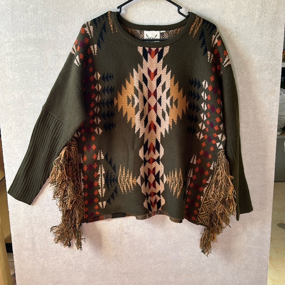 Cotton & Rye outfitters. Sweater. Green. Tribal print w fringe. size S.